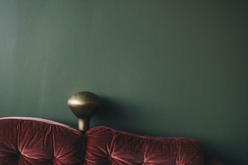 Loveseat compact 121 cm, velours vert-gris Vesgantti